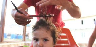 Suriyeli Yetim Çocukları Tıraş Ederek Bayrama Hazırlıyor