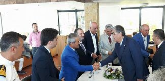 Protokolün Halkla Bayramlaşması Coşkulu Geçti