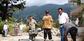 Bekbele’de Parke Taşı Döşeme Çalışması Yapılıyor