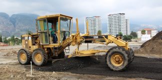 İskenderun Belediyesi Fen İşleri Ekipleri, Yeni Yol Açma Çalışmalarına Devam Ediyor