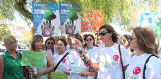 Temiz Bir Hatay İçin Sokağa Çıkıyoruz Sloganıyla Çöp Topladılar