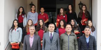 1’nci Olan Voleybolcular Kaymakam Musa SARI’yı Ziyaret Etti