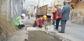 Fen İşleri Ekipleri Parke Bakım ve Tamir Çalışmalarını Sürdürüyor