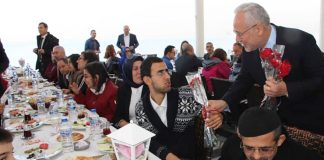 Engelliler Gününde Karanfilli Kutlama