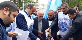 %4’lük Maaş Zammını ‘Bordro Yakarak’ Protesto Ettiler