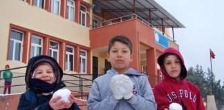 Hassalı Öğrenciler Karda Doyasıya Eğlendiler