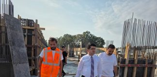 Kaymakam Eroğlu, Arsuz’un Yeni Spor Salonu İnşaatını İnceledi