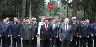 Çanakkale Şehitleri Mezarları Başında Anıldı