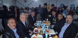 İTSO Yönetimi TOBB Çadırında Kalan Öğrencilerle İftar Yemeği Yedi