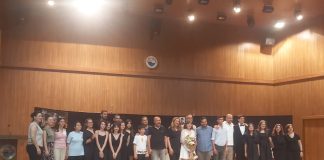 Ayla Naci Uyar Anadolu Lisesi Tiyatro Kulübünden Kanaviçe Oyunu