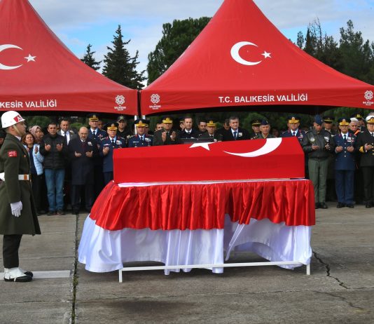 Şehit Pilot Karşıyaka Kadifekale Şehitliğinde Defnedildi