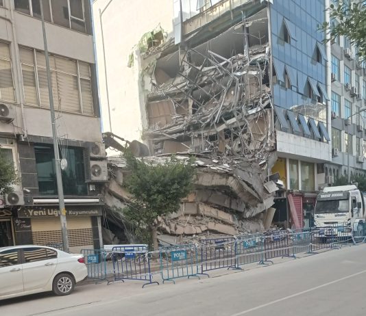 İskenderun’da Korkutan Yıkım!