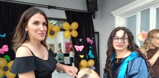 Depremin Ardından Umutla Yükselen Okul İkinci Mezunlarını Verdi