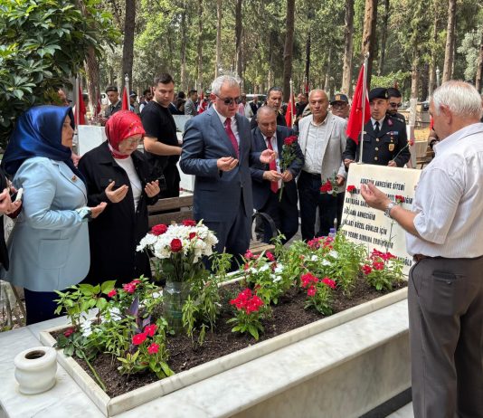 İskenderun Şehitliği’nde Duygu Dolu Buluşma