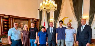 LGS Türkiye Birincileri Kaymakam Önder’i Ziyaret Etti