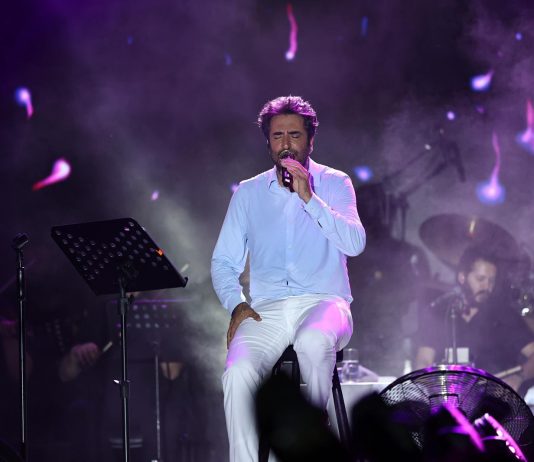 Yüz Bin Kişi Mahsun Kırmızıgül Konserinde Buluştu