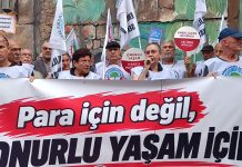 Emeklilerden İskenderun’da “Geçinemiyoruz” Eylemi